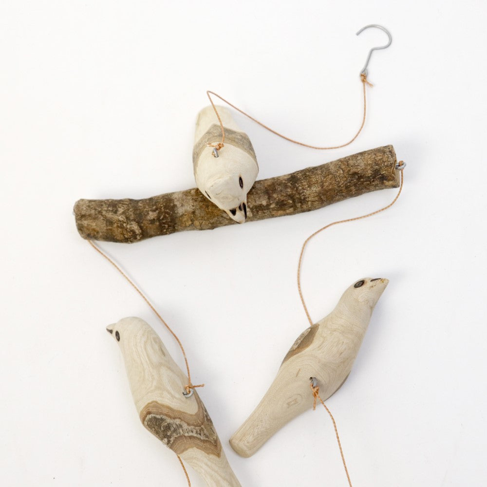ケニアの木製鳥モビール 二列 生成 | マンゴロベ