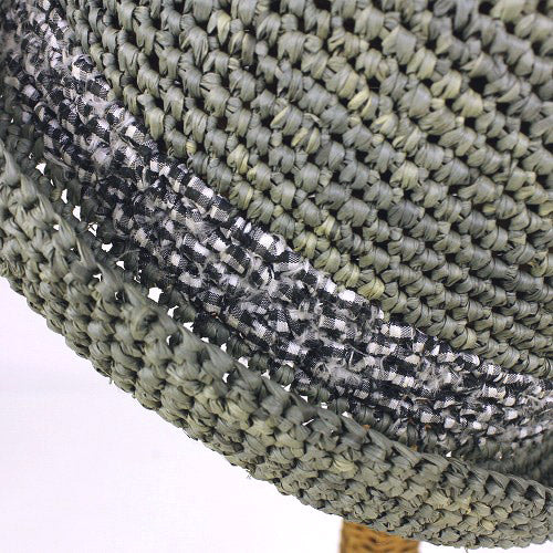 ラフィアかぎ編み帽子セーラー 裂き布編みこみ グレーx黒布