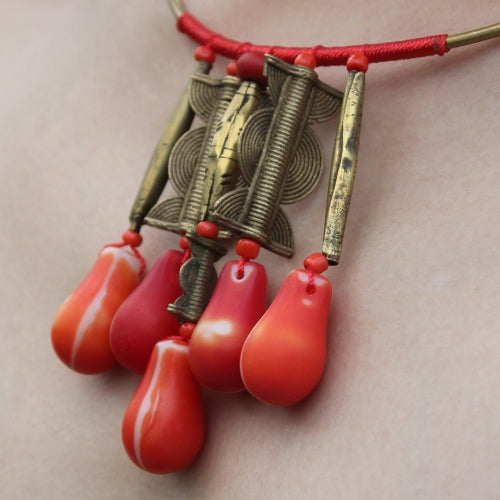 タマカリ　赤ソギナビーズ真鍮ネックレス