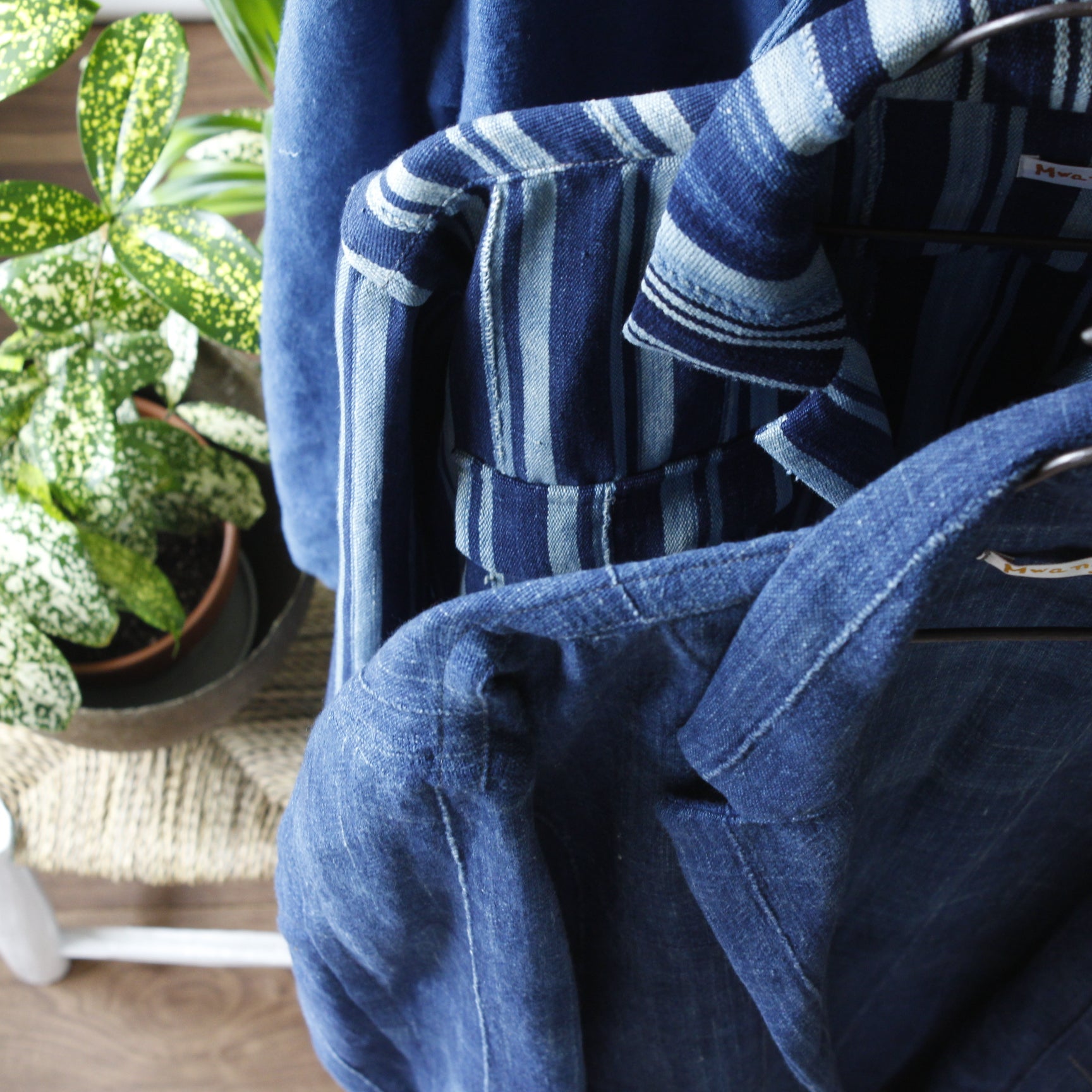 服 | マンゴロベ