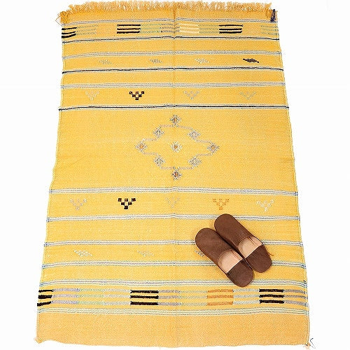 サブラタピ 41　モロッコラグ　モロッカンシルクの刺繍 140x94