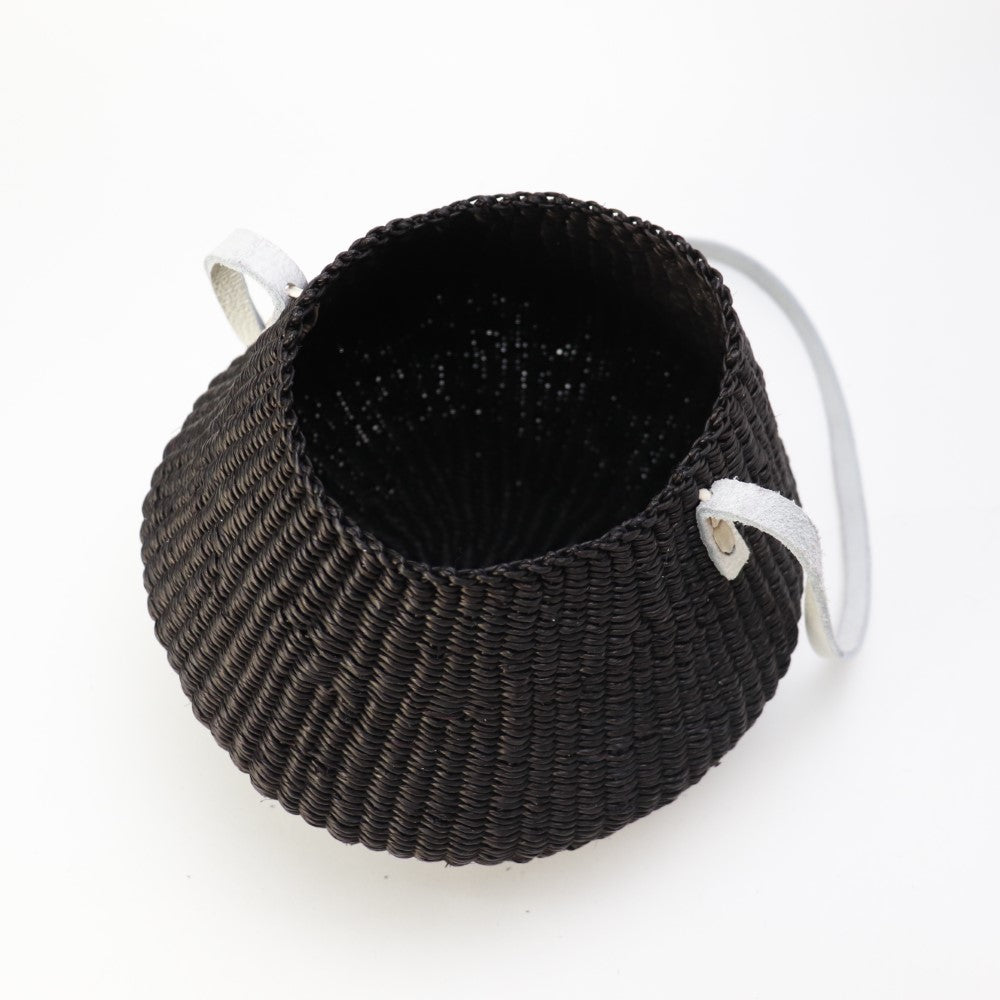 ニャリガバスケット ぷっくりミニカゴ 白革ショルダー 黒