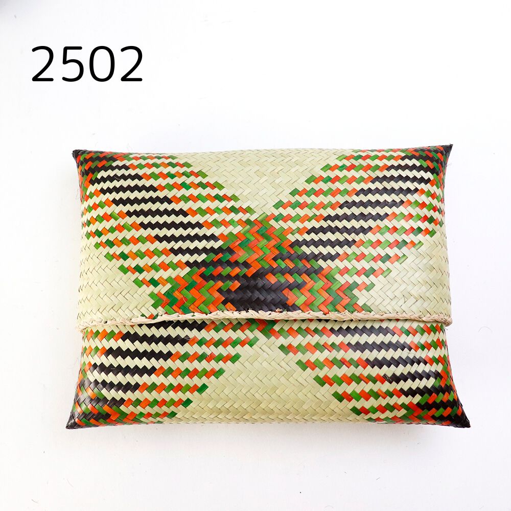 すどーザウルス　リバーシブルポーチ 刺繍ポーチキットの通販 | 恐竜のおうちポーチ | クロヤギシロヤギ