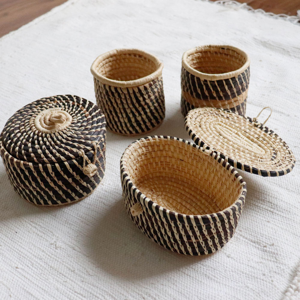 ラフィアバナナかご 蓋付き