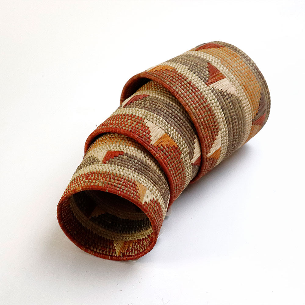 ブウィンディ ゴリラの森ラフィアの葉バトゥワバスケット