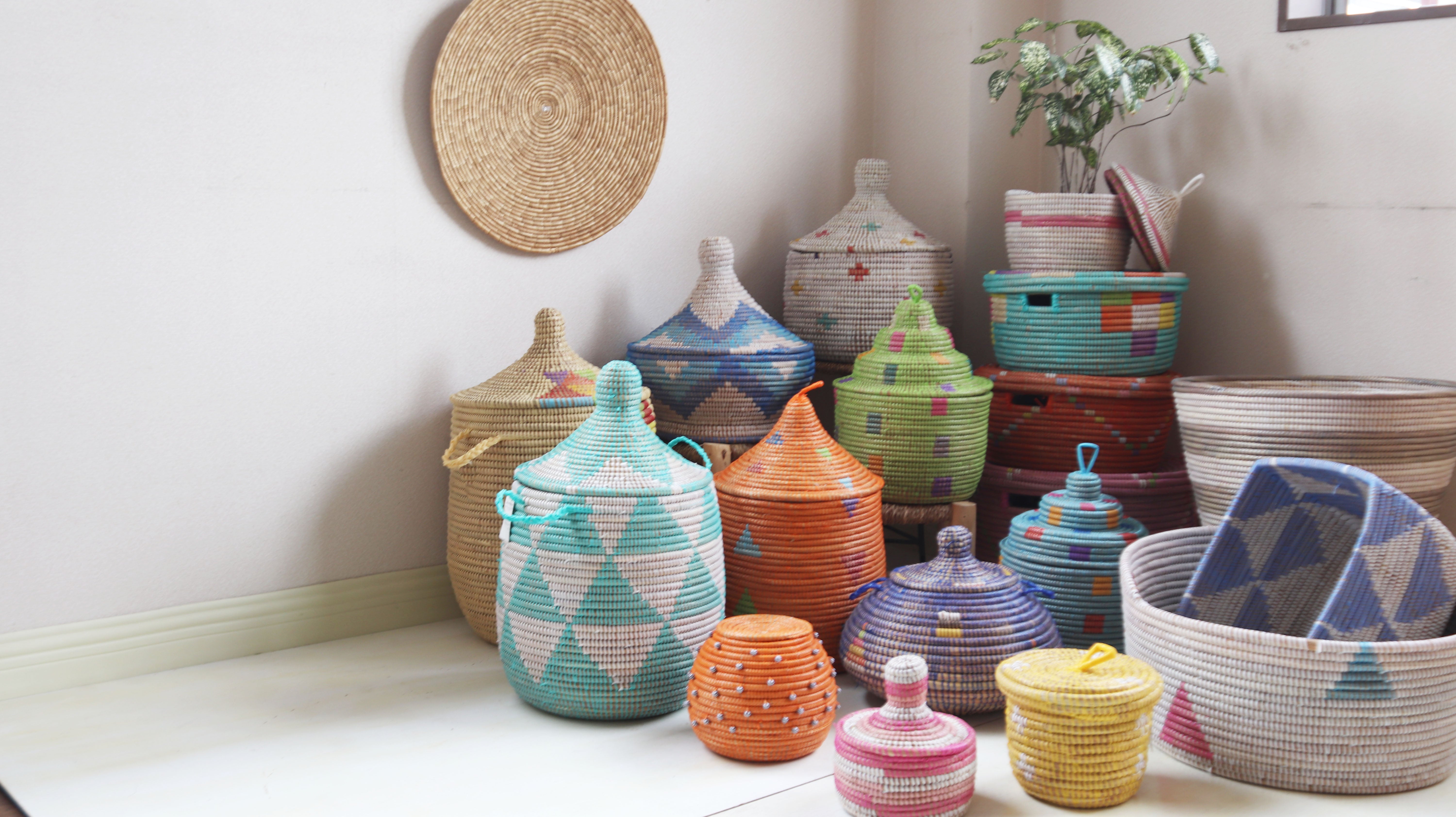 新品 かごバッグ ハンドメイド 花 アフリカ アクセサリー 刺繍 民族 手芸 ☆ZARAザララフィア トートバッグカゴバックバスケット花柄刺繍 (ZARA