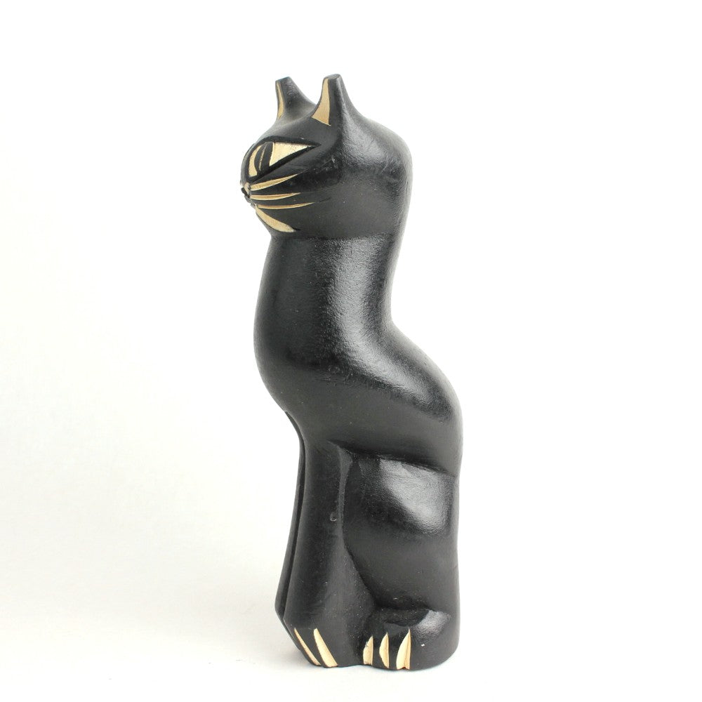 木の黒猫