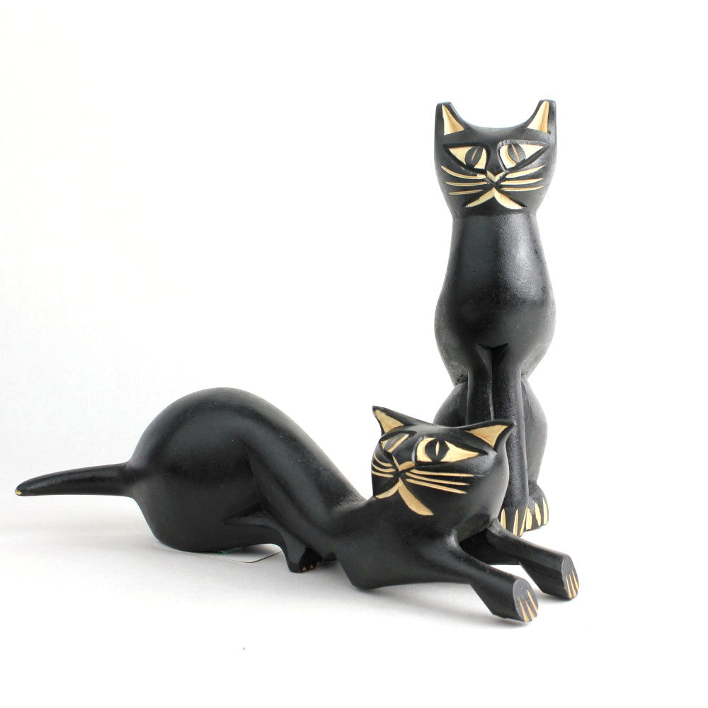木の黒猫