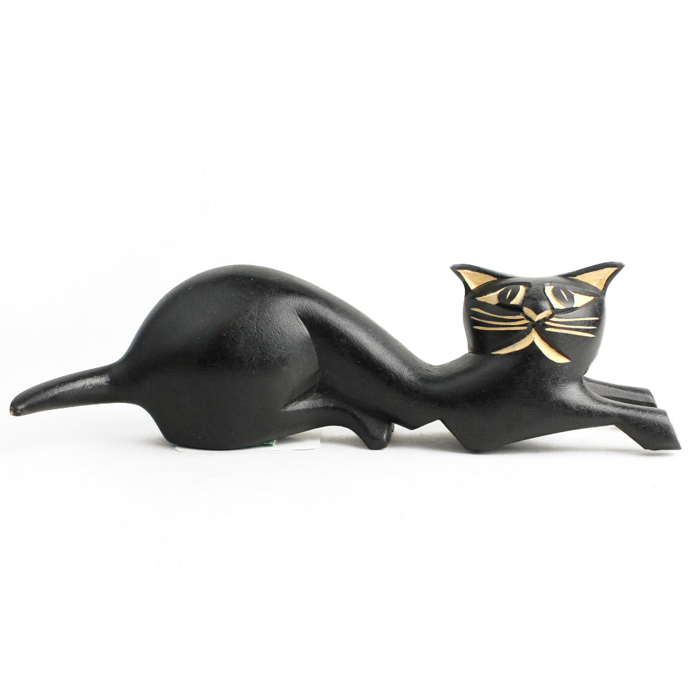 木の黒猫