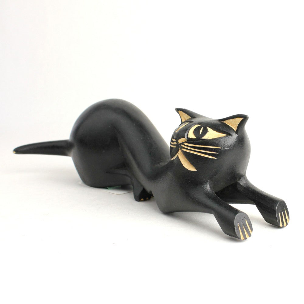木の黒猫