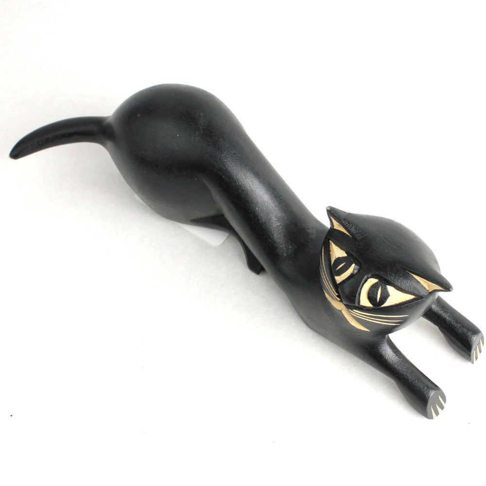 木の黒猫