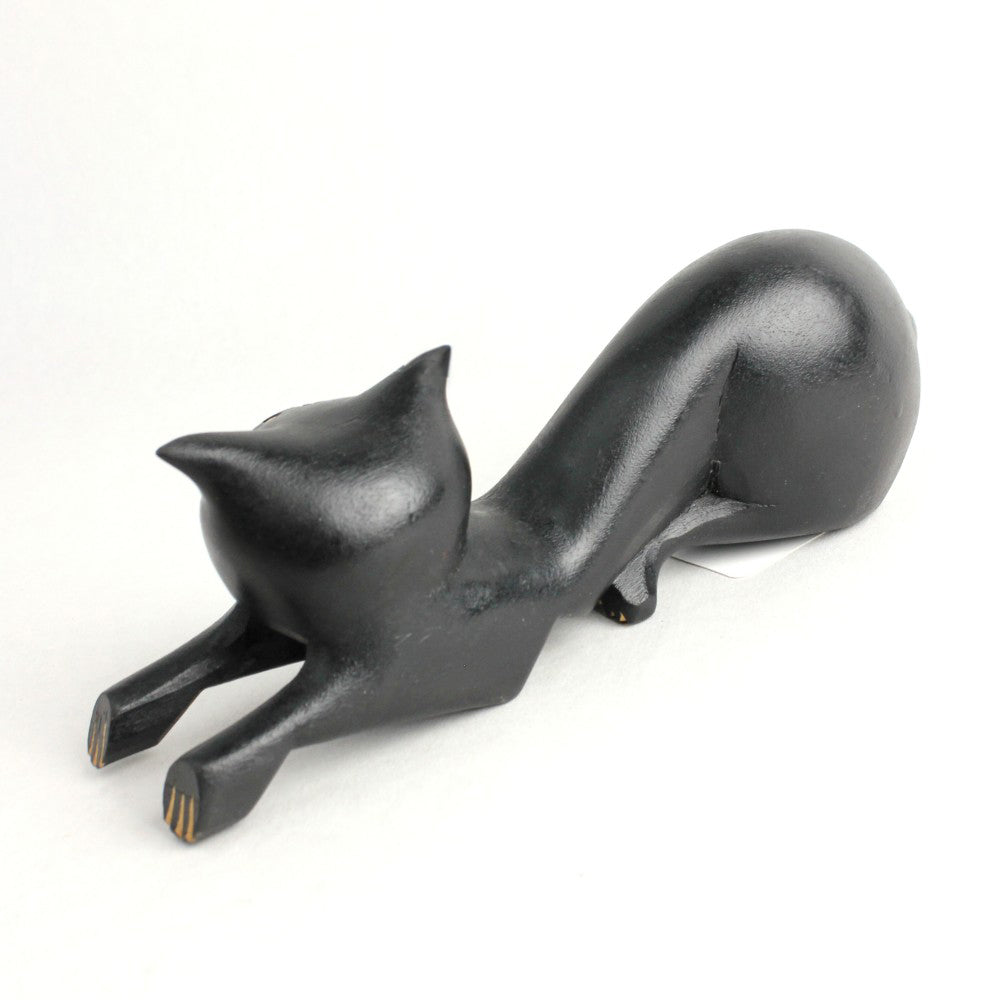 木の黒猫