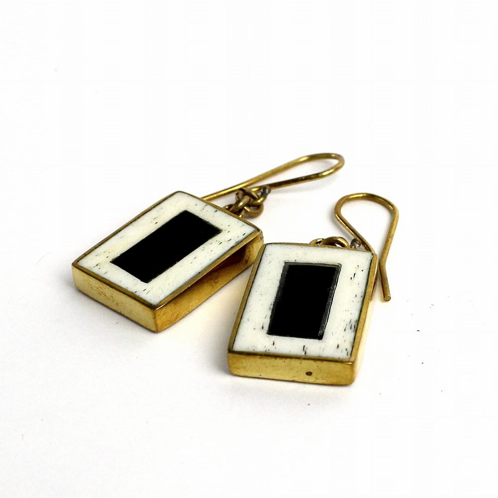 アカジ レクタングルピアス ホワイト 01 一点物