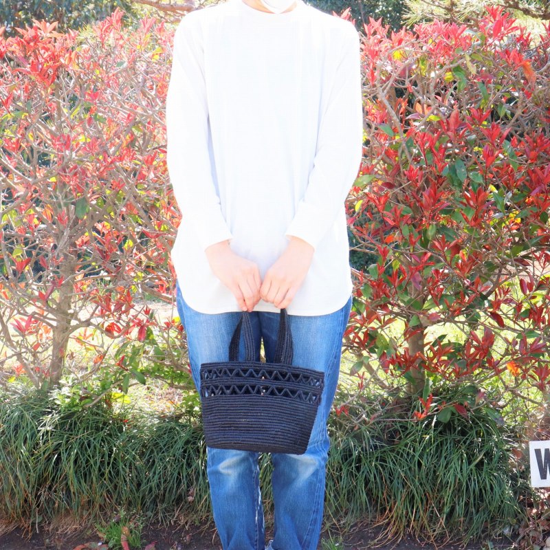 モロッコ丸底ラフィア透かしバッグ ブラック | マンゴロベ